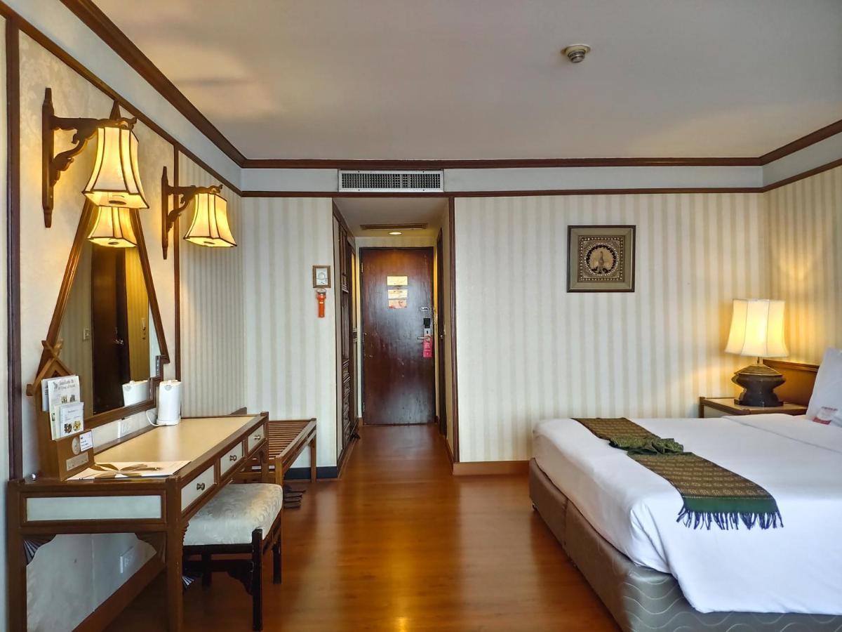 Chiang Mai Orchid Hotel Exterior photo